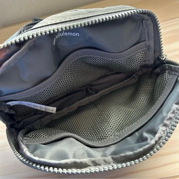 lululemon Everywhere Belt Bag, Like New - Picture 2 of 6